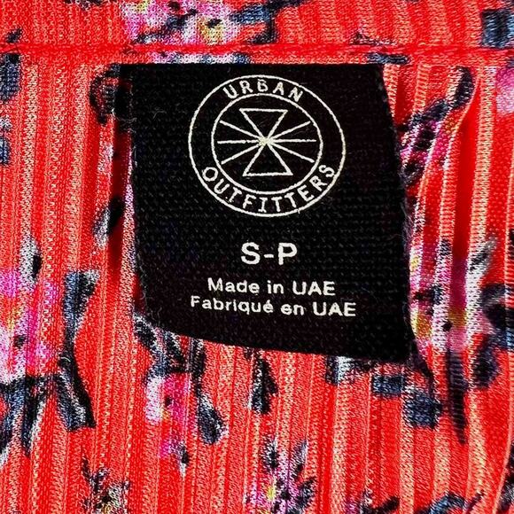 Urban Outfitters Floral Wrap Top Size Small Petite - Picture 3 of 8